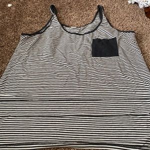 Old navy tank top with pocket